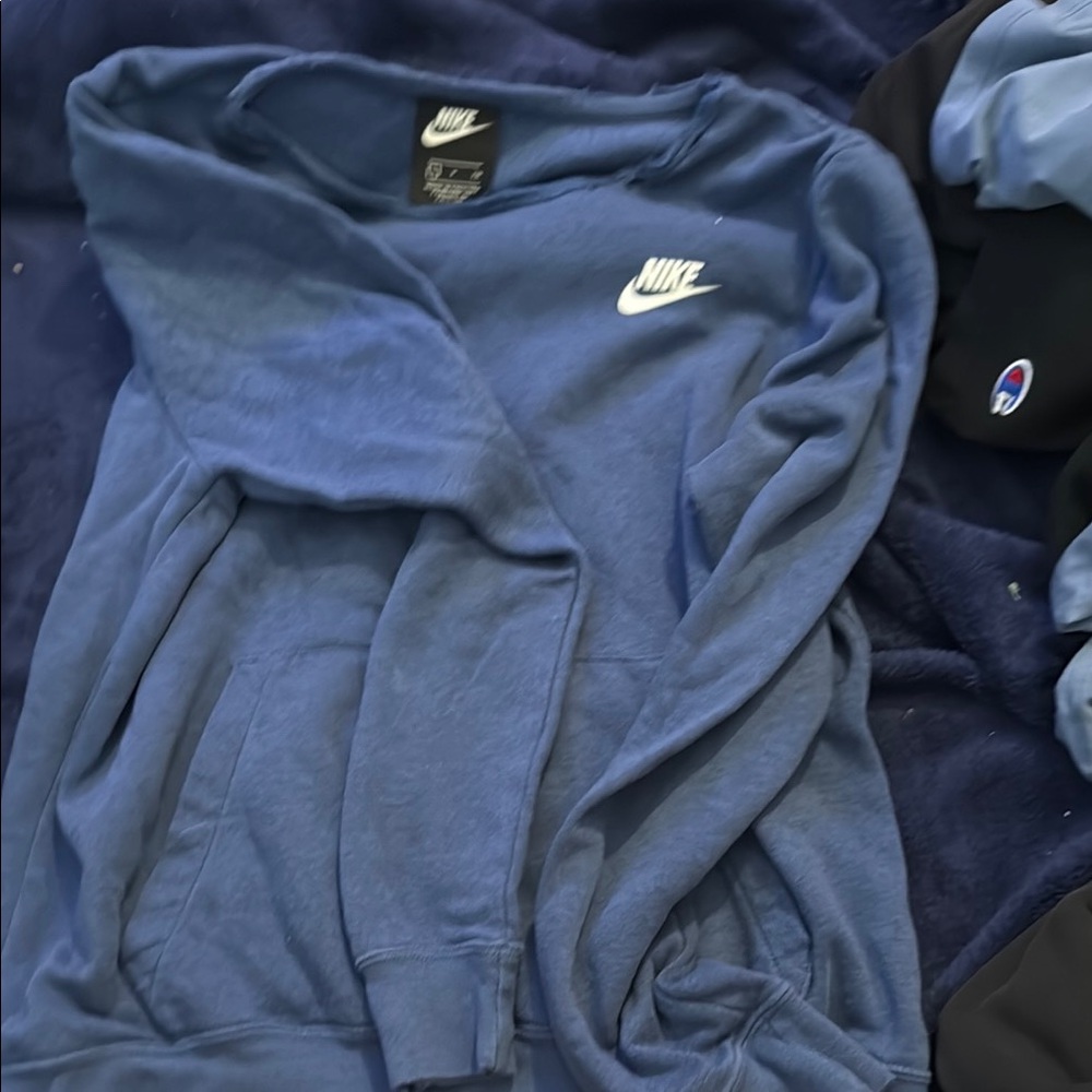 Super comfy Nike Blue Crewneck in good condition